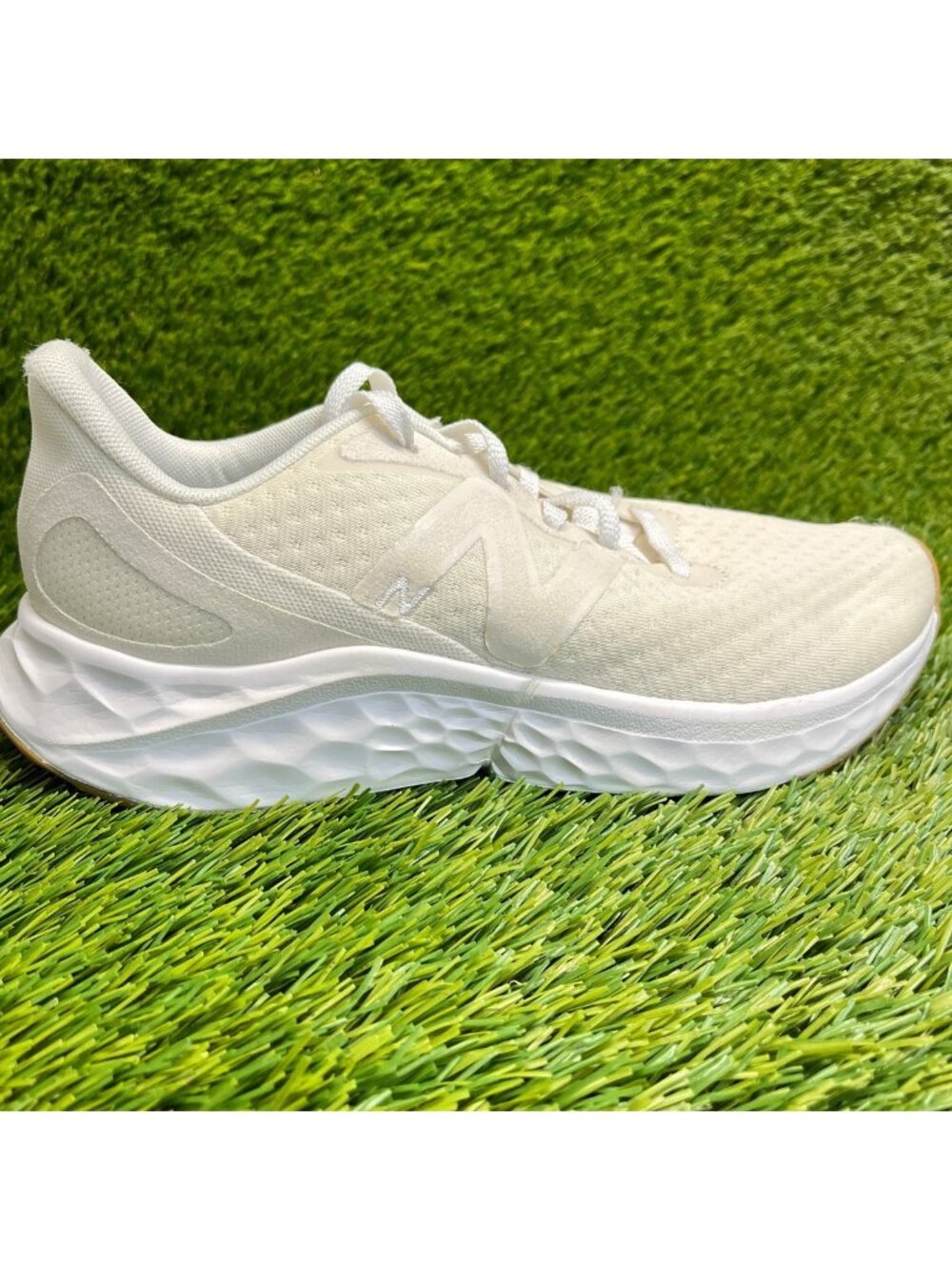 New Balance Fresh Foam Arishi v4 Womens Size 8 Ivory Running Shoes Sneakers